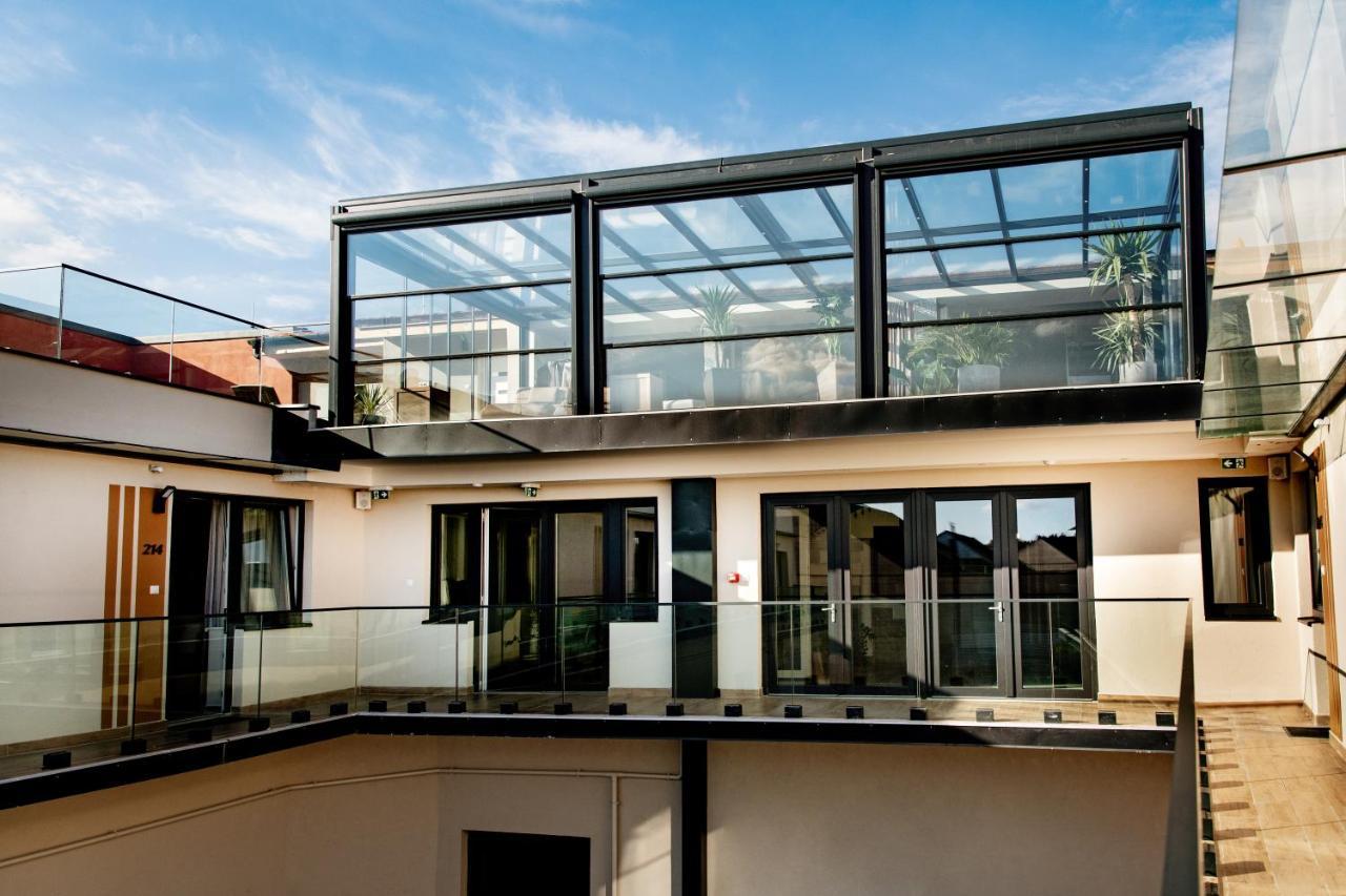 La Pergola & Prestige Panzio Guest house